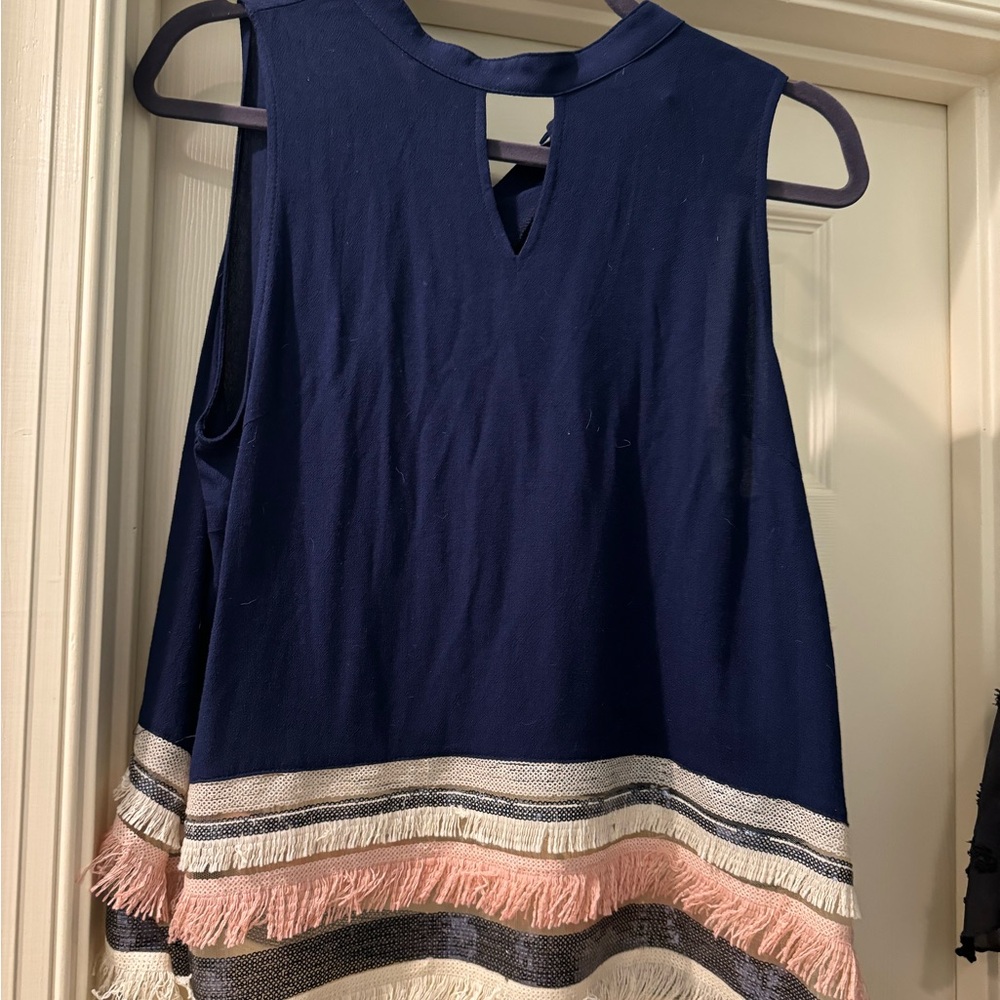 Super cute trim around bottom